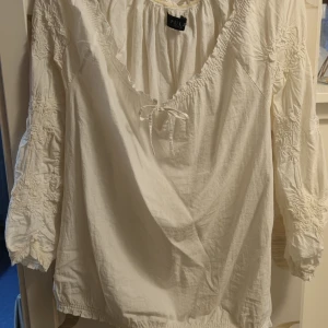 Vit topp - Vit topp, är som M men skulle säga XL