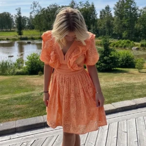 Klänning - Finaste klänningen i stl 36😍 Köparen står för frakten!💕