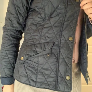 Barbour jacka - Barbour jacka i oanvänt skick.