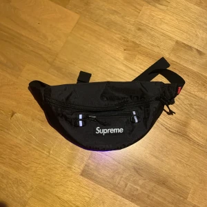 Supreme Waist Bag (SS19) - Använd endast en gång Digitalt kvitto finns kvar