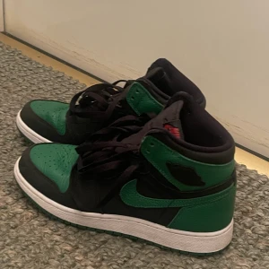 Nike Jordan - Helt original! Köpt för 360 USD. Säljes pga använder knappt. Sjukt sköna skor! Har kvitto. Pris kan diskuteras!