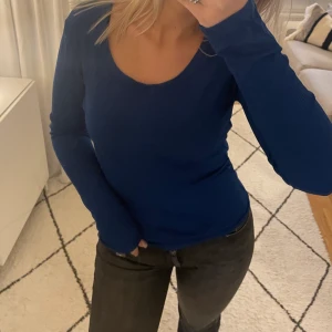 Blå topp - Fin blå topp från Carin Wester i ett ribbat material!💗 Passar xs-m