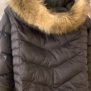 Vinterjacka  - Mc kinley. Köpt för två år sedan. Strlk 158. Säljer pga att jag ej använder. 