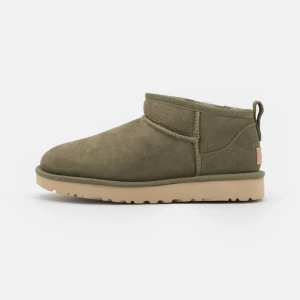 Gröna uggs 39 - Säljer mina oanvänd uggs 🥰 storlek 39! Modell ultra. Finns i Jönköping annars står köparen för frakt