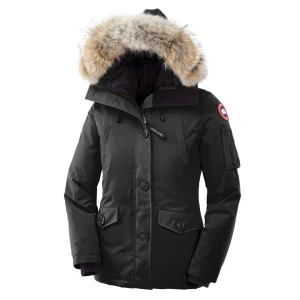Canada Goose - Canada Goose Montebello Parka.  Köptes förra året på plick, säljs då den är för stor för mig. Den har inga skador och är hel. Jag har tyvärr inga bevis på att den är äkta men ser inga tecken på att den är oäkta. Vid fler bilder är det bara att skriva. 