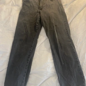 Lågmidjade jeans - Skitsnygga, vintage, lågmidjade jeans som jag säljer då de är lite stora för mig.💕💕