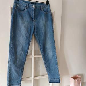 Light blue skinny jeans with hem details - size 42 - soft, comfortable, stretchy material 