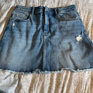 Jeans kjol - Jätte fin lite mörkare jeans kjol