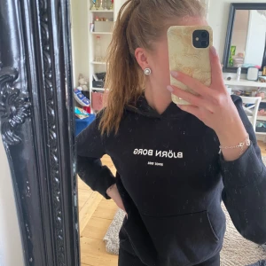 Hoodie Björn Borg  - Säljer denna jätte fina Björn Borg hoodie då den inte kommer till användning längre. Den är använd fåtalgånger och är som ny