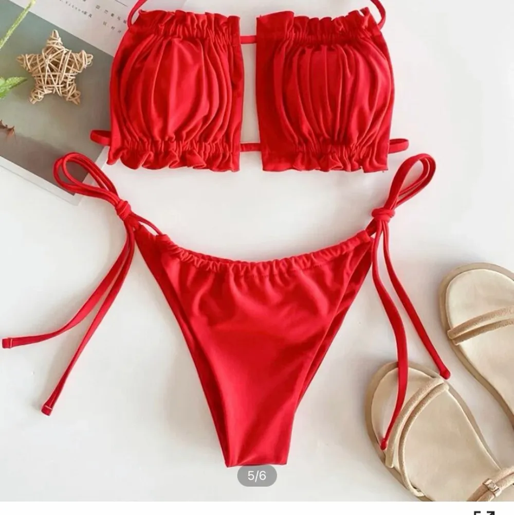 Säljer denna röda bikinin! RIKTIGT snygg & sexig att ha nu i sommar!! 😍😩🌸 säljs då den aldrig kom till användning då någon annan ska få ha glädje av den💞 tveka inte att höra av dig vid intresse och frågor!🥰. Övrigt.