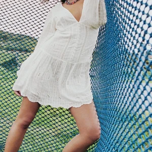 Vit klänning från zara - Slutsåld vit klänning från zara. Nypris 559, köpte på rean för 359kr 🌟Endast testad, fick hem idag 