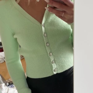 Kofta - Jätte mysig kofta från zara. Gratis frakt❤️ betalning med Swish!!!