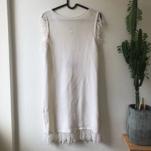 Virkad klänning - Vit virkadklänning i bomull. Storlek S