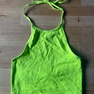 Grönt linne - 50kr, storlek Xs men mer som si