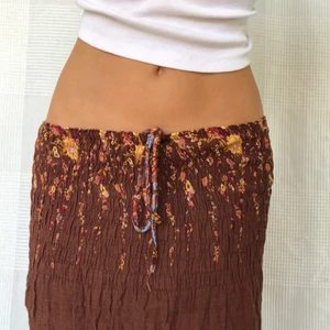 Kjol - Säljer denna fantastiska kjol/klänning🤎 mycket stretch så funkar XS-L. Fraktar för 44kr eller möts i Fridhemsplan 👼