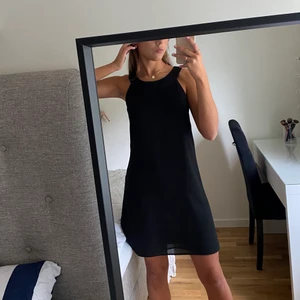 Klänning - Svart klänning köpt på HM, storlek 36. Helt i nyskick, nästintill oanvänd.