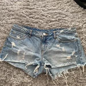 Jeans shorts - Shorts från bikbok, strl M 