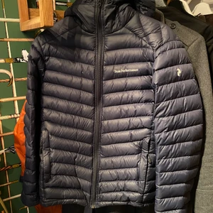 Peak performance jacka - Fräsch jacka som tyvärr inte längre passar! 