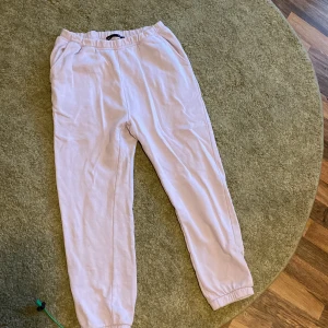 lila mjukisbyxor - säljer mina lila mjukisbyxor från lager 157 pga att de blivit försmå💞 de tvättas innan de postas såklart. om ni har några mer frågor kan ni kontakta mig här på plick❤️