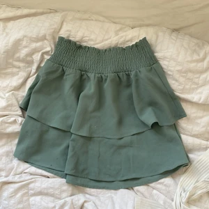 Volang kjol - Väldigt fin men aldrig använt, inte riktigt min stil