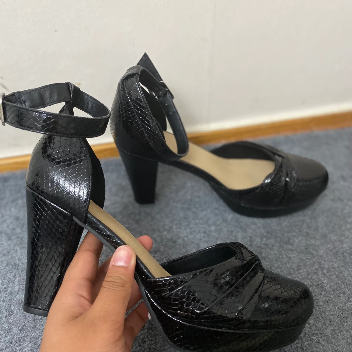 Oanvända klackskor - 91