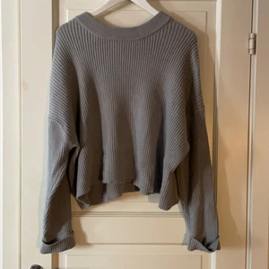 Kofta från Bikbok med långa ärmar  - Storlek S men passar även M. Långa och vida ärmar 