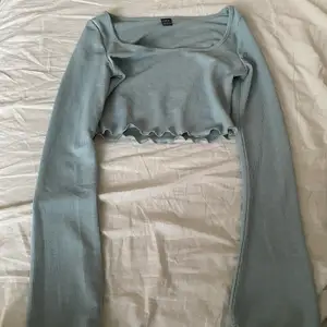 En blå tröja i storlek XS från shien. Har aldrig använts.