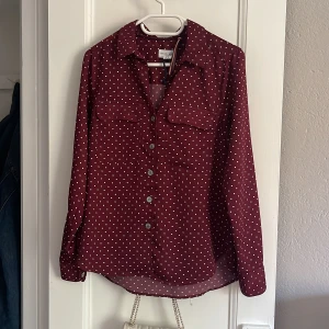 Blus - Holly and White - Fint skick 