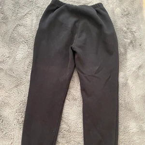 Mjukisbyxor,bikbok strl M - Använder aldrig längre. Skönt material