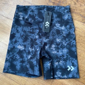 Biker shorts - Helt nya Biker shorts från Lager 157, alla prislappar finns fortfarande kvar. (OBS: tar ej bilder med någon av mina plagg på) köparen står för frakten, priset beror på hur mycket du köper!