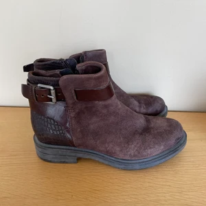 Vinterskor från Mjus - Vinterskor från Mjus. Väldigt lite använda och i fint skick. Storlek 35 men passar en 36a