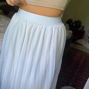 Kjol  - Jättefin kjol med en fil blå färg💙 passar även M fast de är S