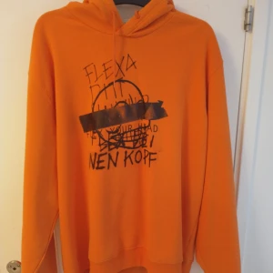 Cheap Monday hoodie - Storleken är xl men är oversized så närmare 2xl.