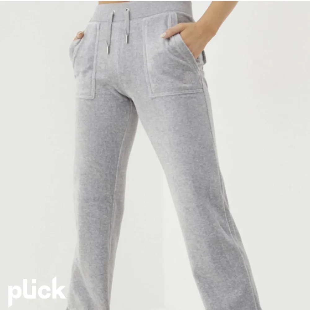 Grå juicy byxor i XS! Knappt använda, säljer då jag har andra jag tycker mer om i andra färger💗. Jeans & Byxor.