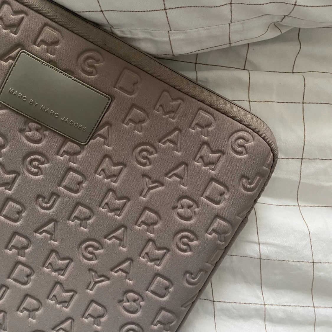 marc jacobs datorfodral  - 90