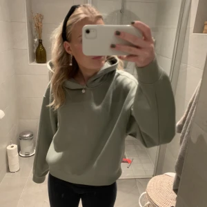 Snygg hoodie  - Grön hoodie så mysig och snygg! 