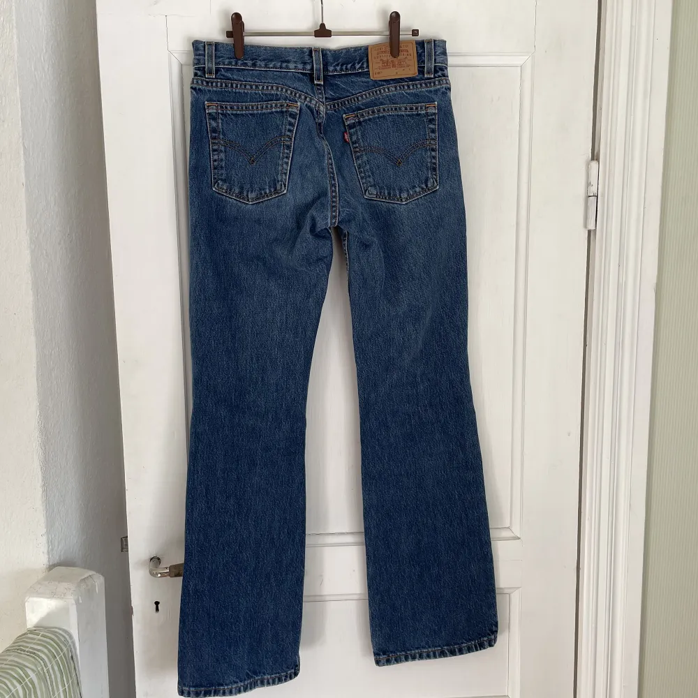 Vintage baggy Levis jeans. Dessa byxor går inte köpa längre.  Byxorna är använda med i väldigt bra skicka. Inga skador på dom.  Skulle du ha några frågor är det bara att höra av dig!. Jeans & Byxor.