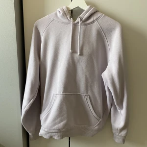Ljuslila hoodie 💜 - Ljuslila hoodie från bikbok i storlek S ☂️