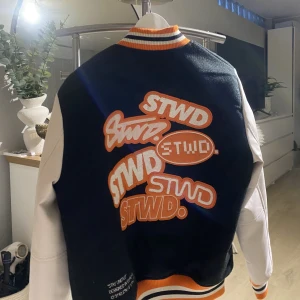 Jacka - Helt oanvänd jacka +prislappen kvar. Oversized🥰