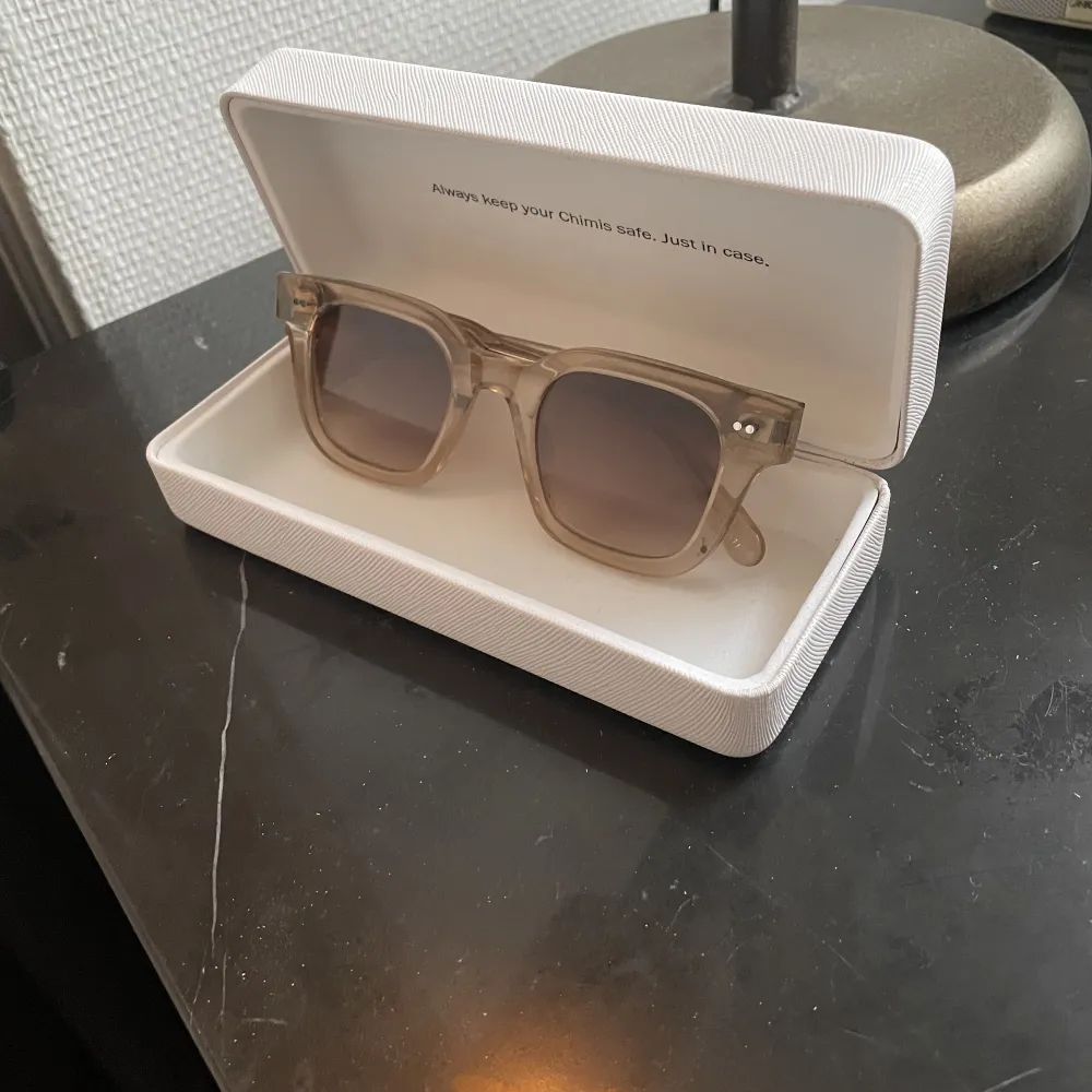 Säljer nu mina chimi solglasögon i modellen 04, sparsamt använda och i bra skick, köpta sommaren 2022. Säljer för 550 vid snabbaffär. Övrigt.