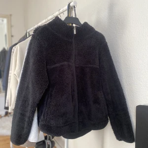 Fleece - Säljer denna supermysiga fleece tröjan från lager 157