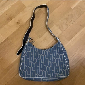 Vintage väska - Säljer denna jättefina vintage väskan i super skick❤️❤️