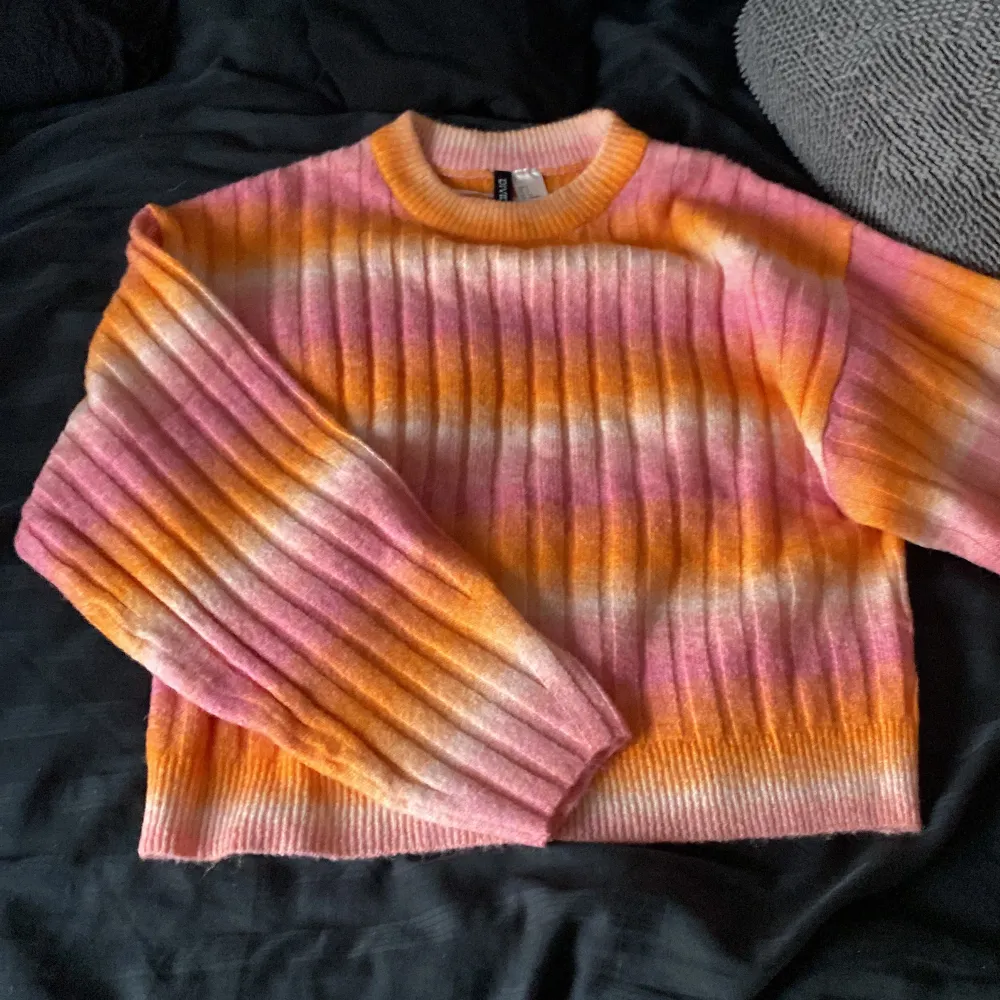 Orange,vit,rosa stickad tröja. Tröjor & Koftor.