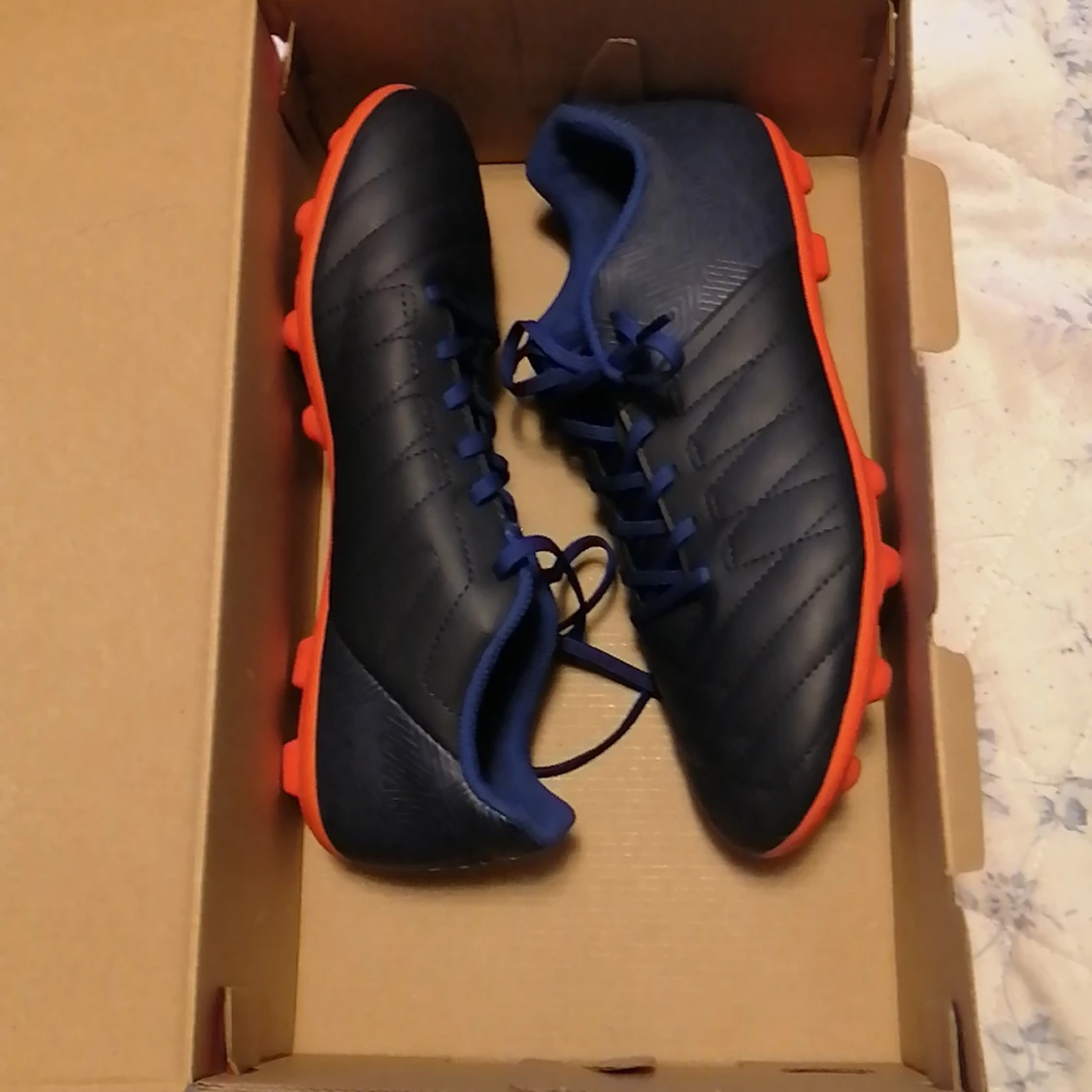 Skorna är 32 i storlek och tröjan för 9 åringar - 91