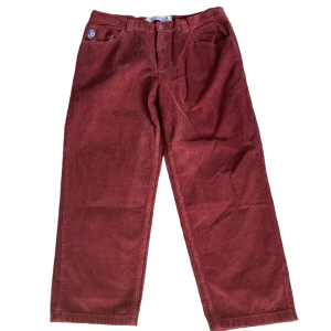 denim 93 cords - röda polar skate co denim 93 cords, knappt andvända