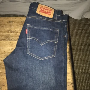 2 par levis - Säljer nu mina levis 510 aldrig användna. Båda är storlek 152 cm