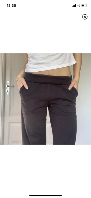 Mjukisbyxor  - Jätte sköna mjukisbyxor som sitter väldigt najs och passar till allt från träning till filmkväll!!! Lägger upp igen pga oseriös köpare 