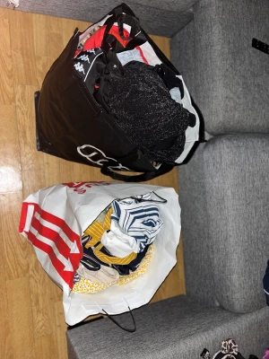 Kläder i fint skick stl s - Kläder från allt till kavaj byxor, jumpsuit, tröja och T-shirt, klänningar 