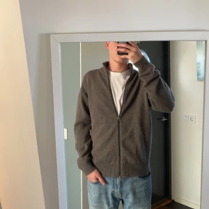 Dobber full zip  - Sjukt snygg dobber full zip. Säljer pga kommer inte till användning. Skriv vid frågor! (Pris ej hugget i sten)