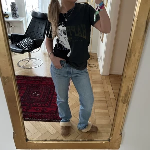 Cool t-shirt - Så cool t-shirt som är som två olika på framsidan. Från märket ”happiness- los angeles”. 